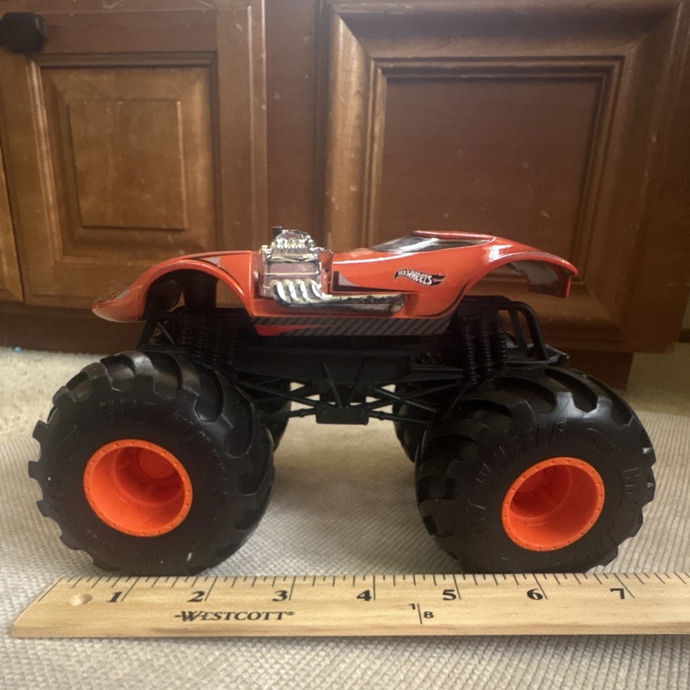 Hot Wheels Monster Trucks Twin Mill 1:24 Diecast Orange Vehicle GBV27 2018